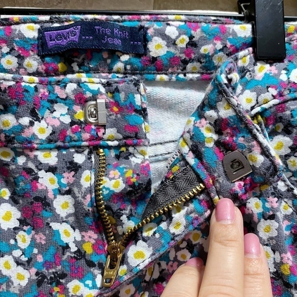 LEVI’S Floral Girl’s “The Knit Jean” - Picture 5 of 15
